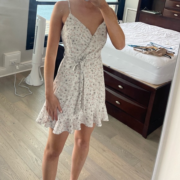 She + Sky Dresses & Skirts - She+Sky Flowy Floral Dress